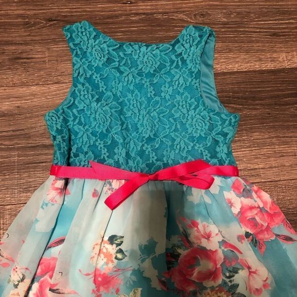 Adorable girls hi-low dress with lace top - Picture 6 of 6